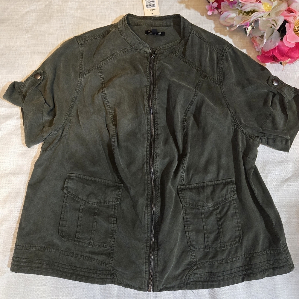 Torrid short sleeved shirt